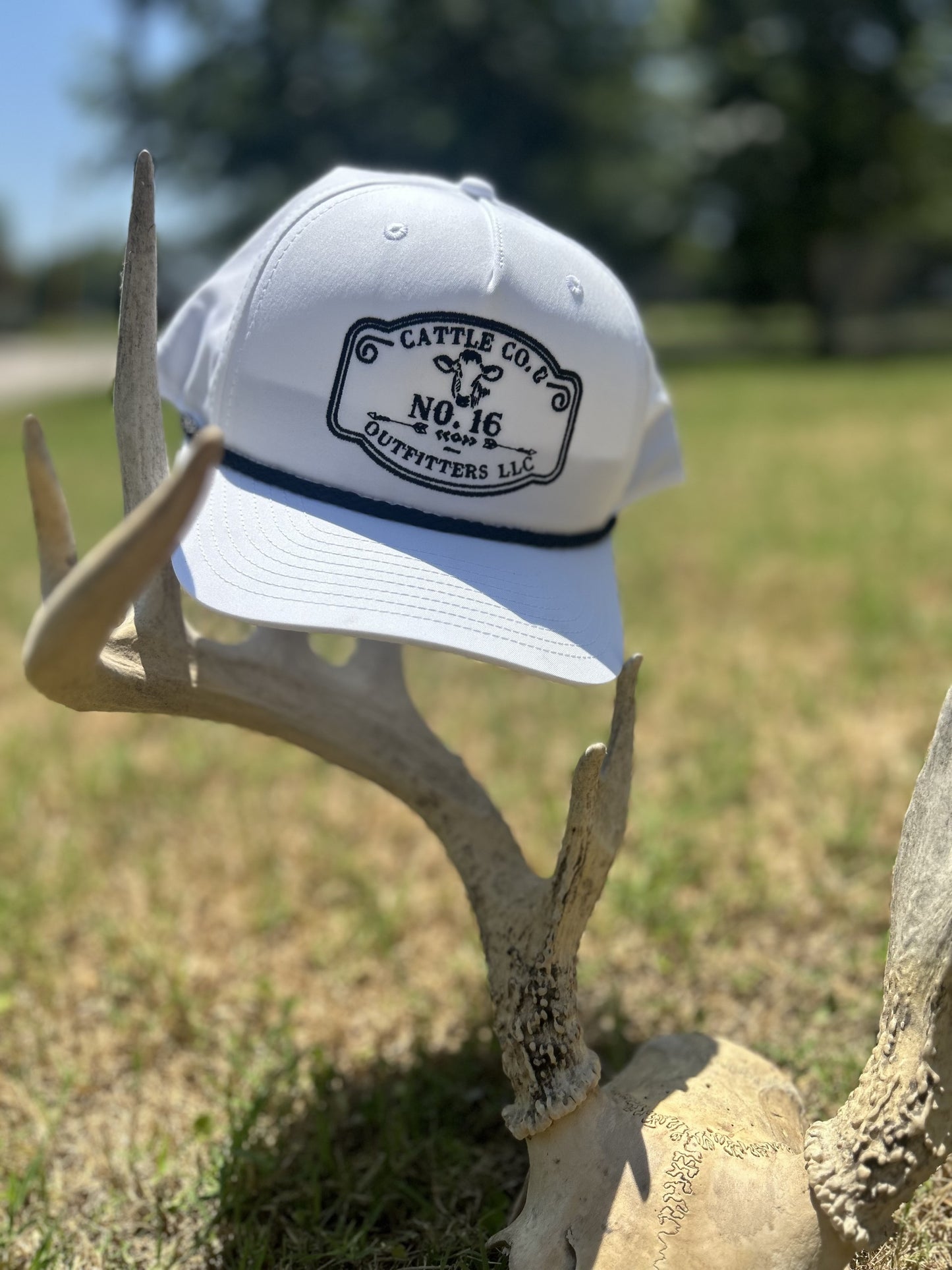 No. 16 Cattleman "Golfer"- White and Black