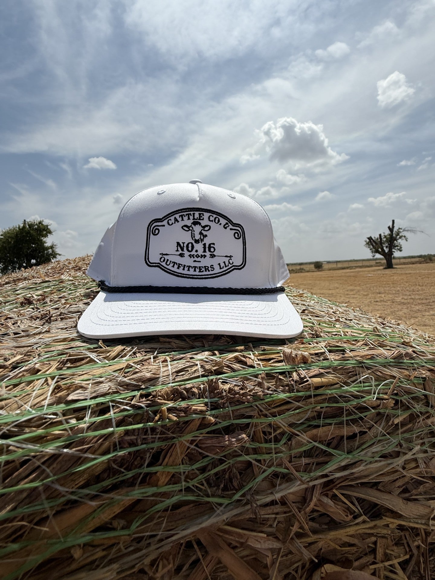 No. 16 Cattleman "Golfer"- White and Black